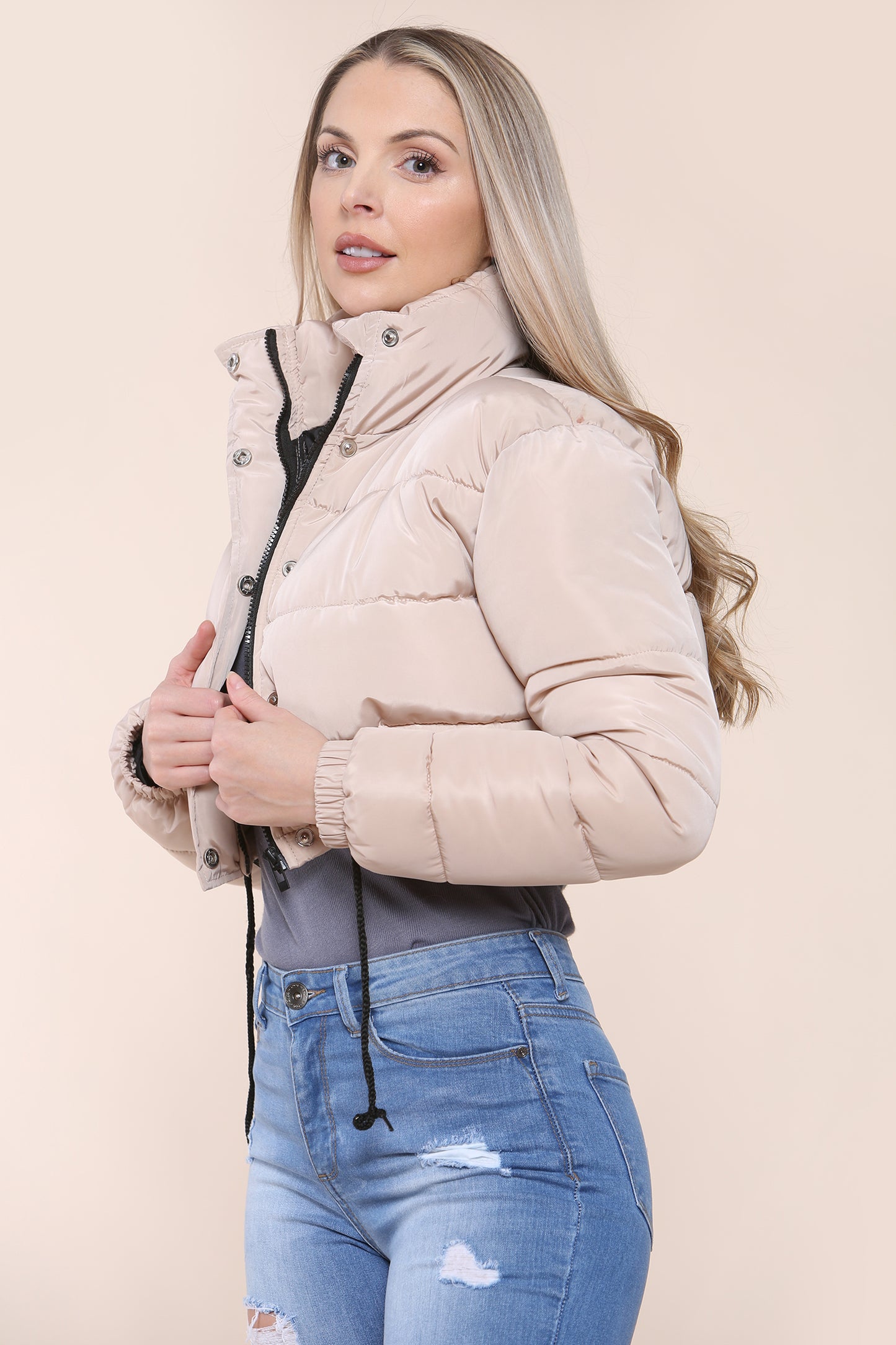 Slay the Cold in Style: Women’s Puffer Jacket